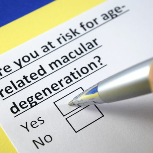 Macular degeneration – Early symptoms and foods that may help prevent it